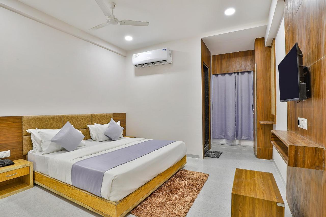 Fabhotel Parkland A Ahmedabad Exterior foto