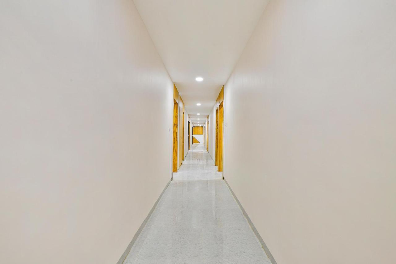 Fabhotel Parkland A Ahmedabad Exterior foto