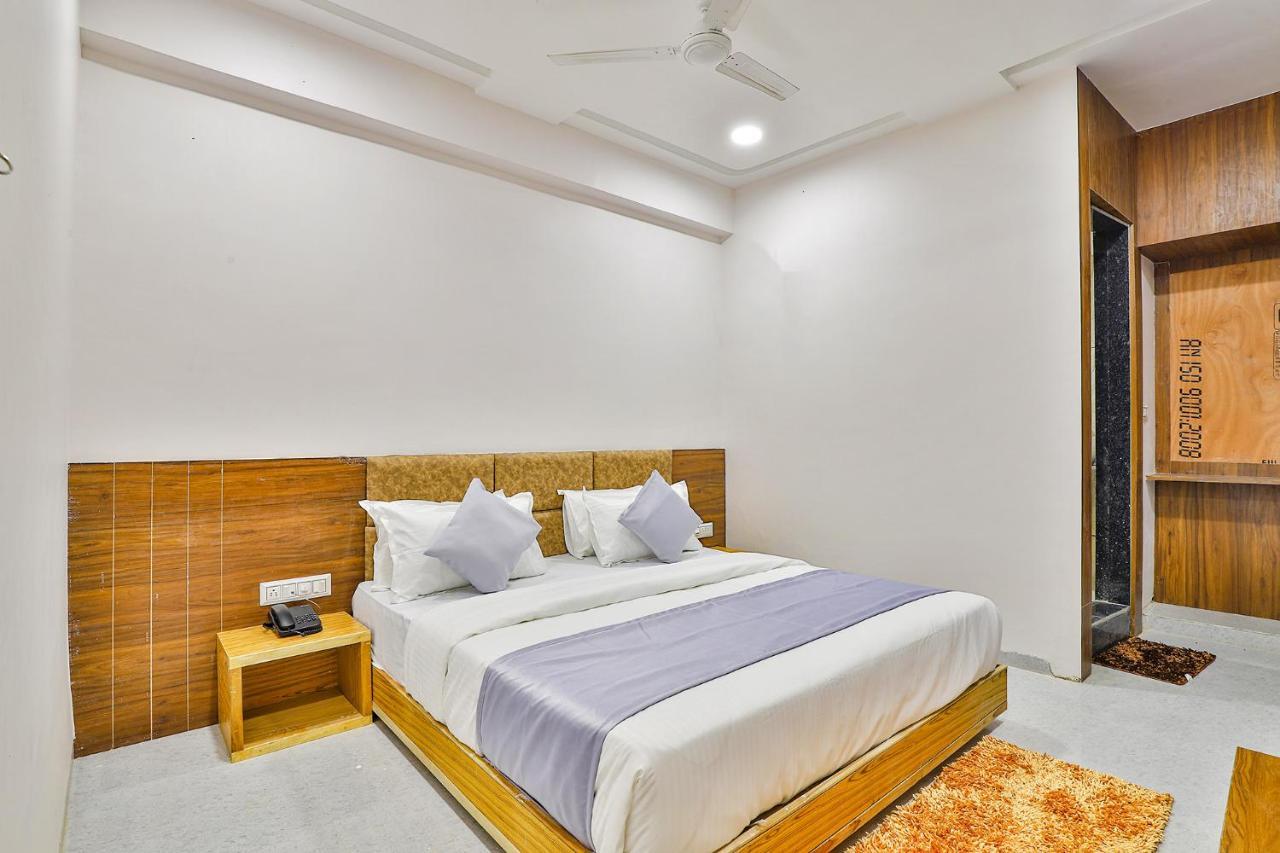 Fabhotel Parkland A Ahmedabad Exterior foto