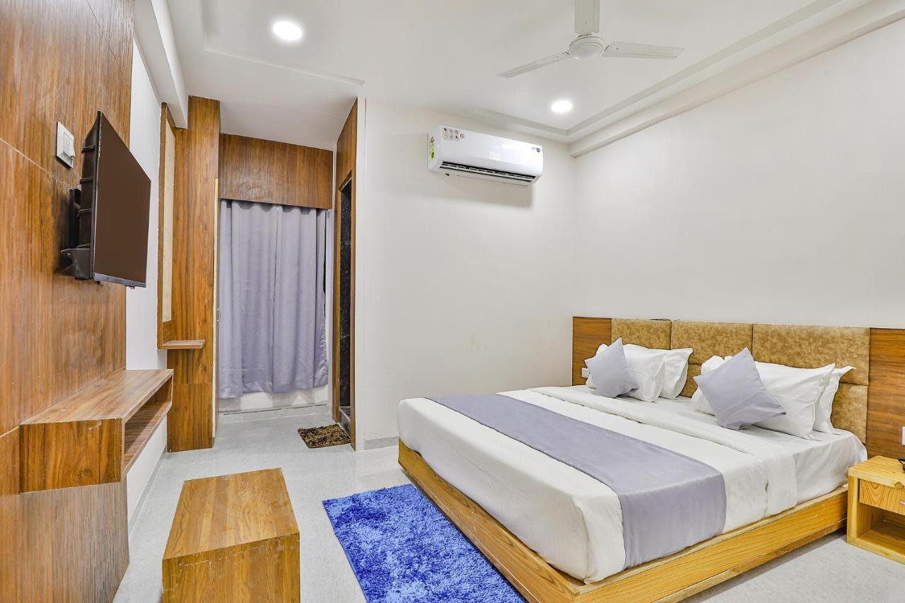 Fabhotel Parkland A Ahmedabad Exterior foto