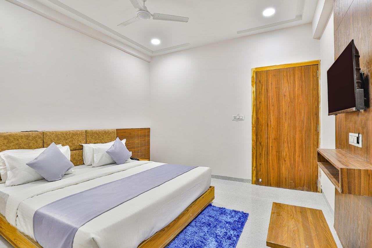 Fabhotel Parkland A Ahmedabad Exterior foto