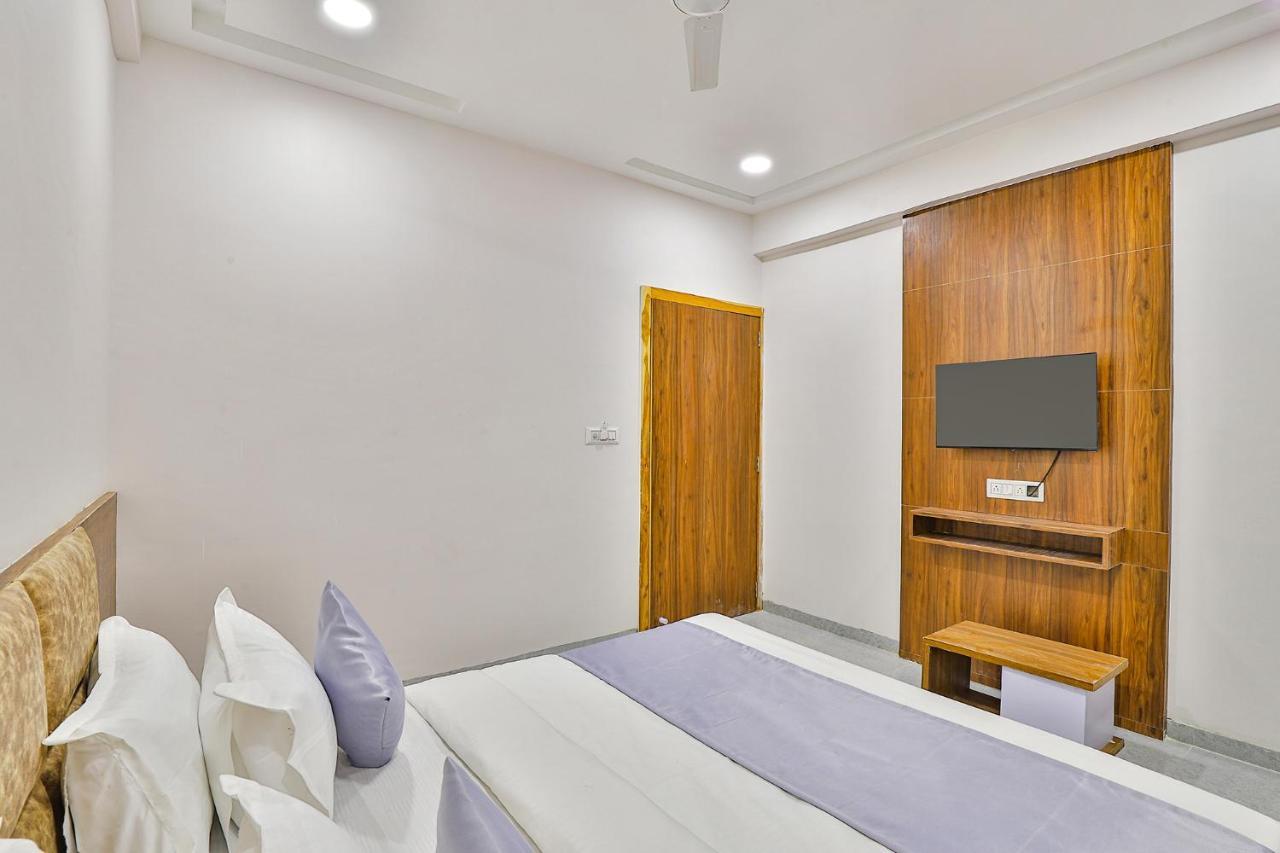 Fabhotel Parkland A Ahmedabad Exterior foto