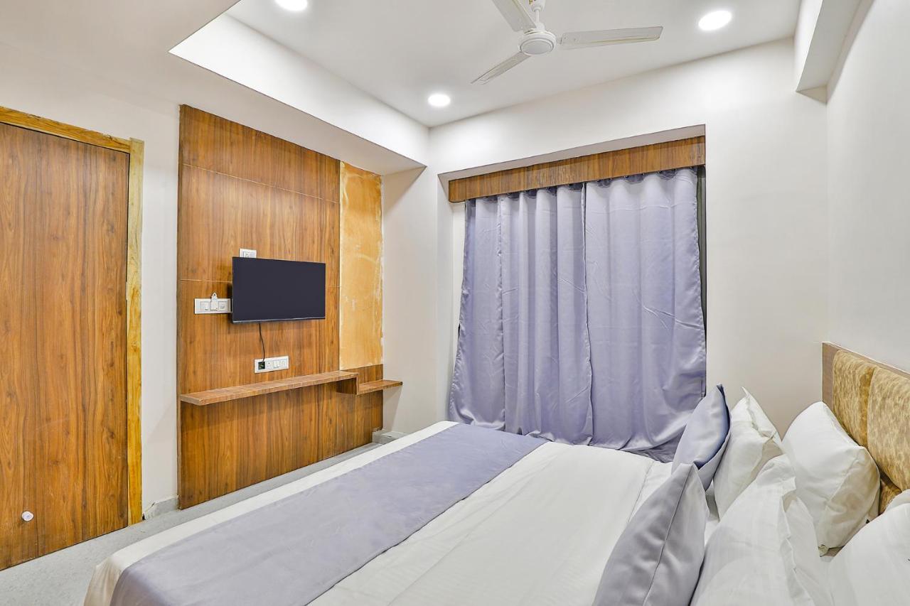 Fabhotel Parkland A Ahmedabad Exterior foto
